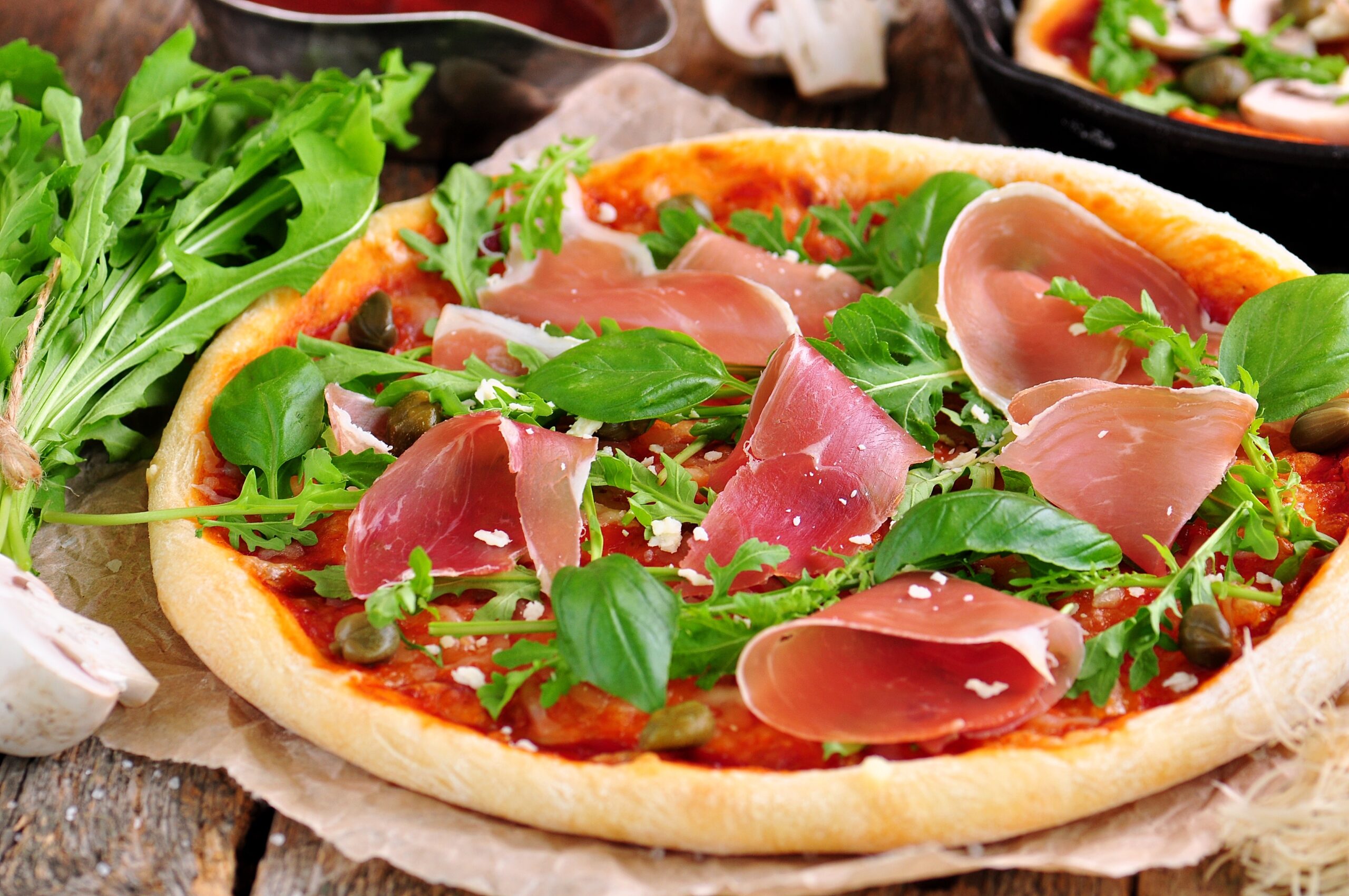 Homemade,Pizza,With,Tomato,Sauce,,Mozzarella,Cheese,,Organic,Arugula,,Parma Pizza Ham